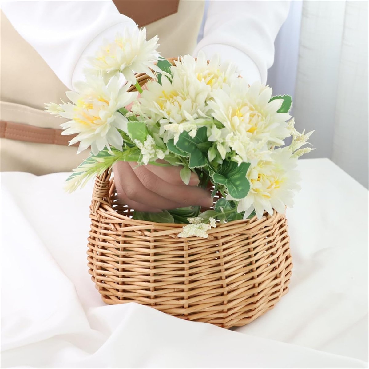 Wicker Picnic Basket with Hand - огляд і ціна Flower Girl Basket