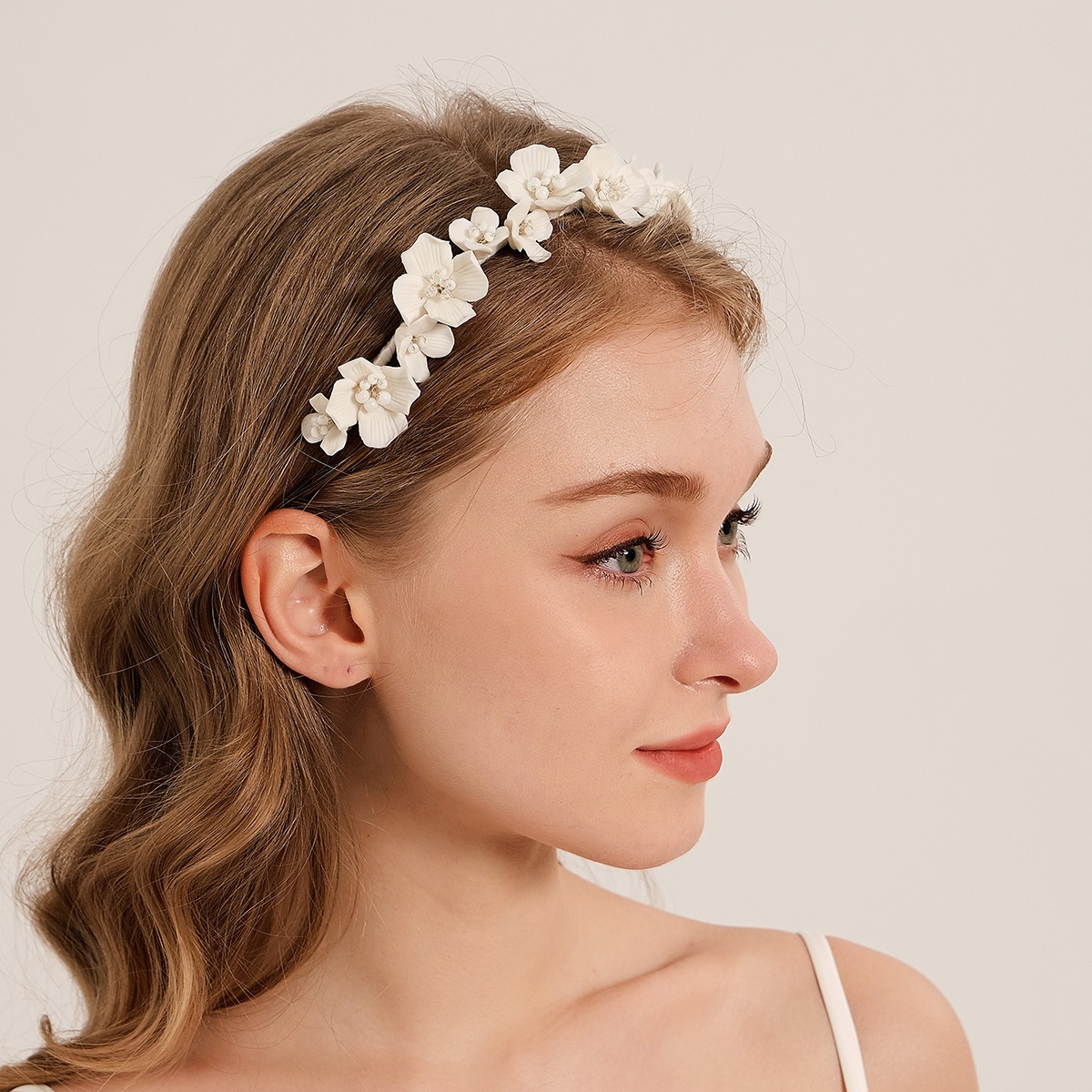 Efily Bride White Flower Hair  - огляд і ціна Wedding Arch Flower