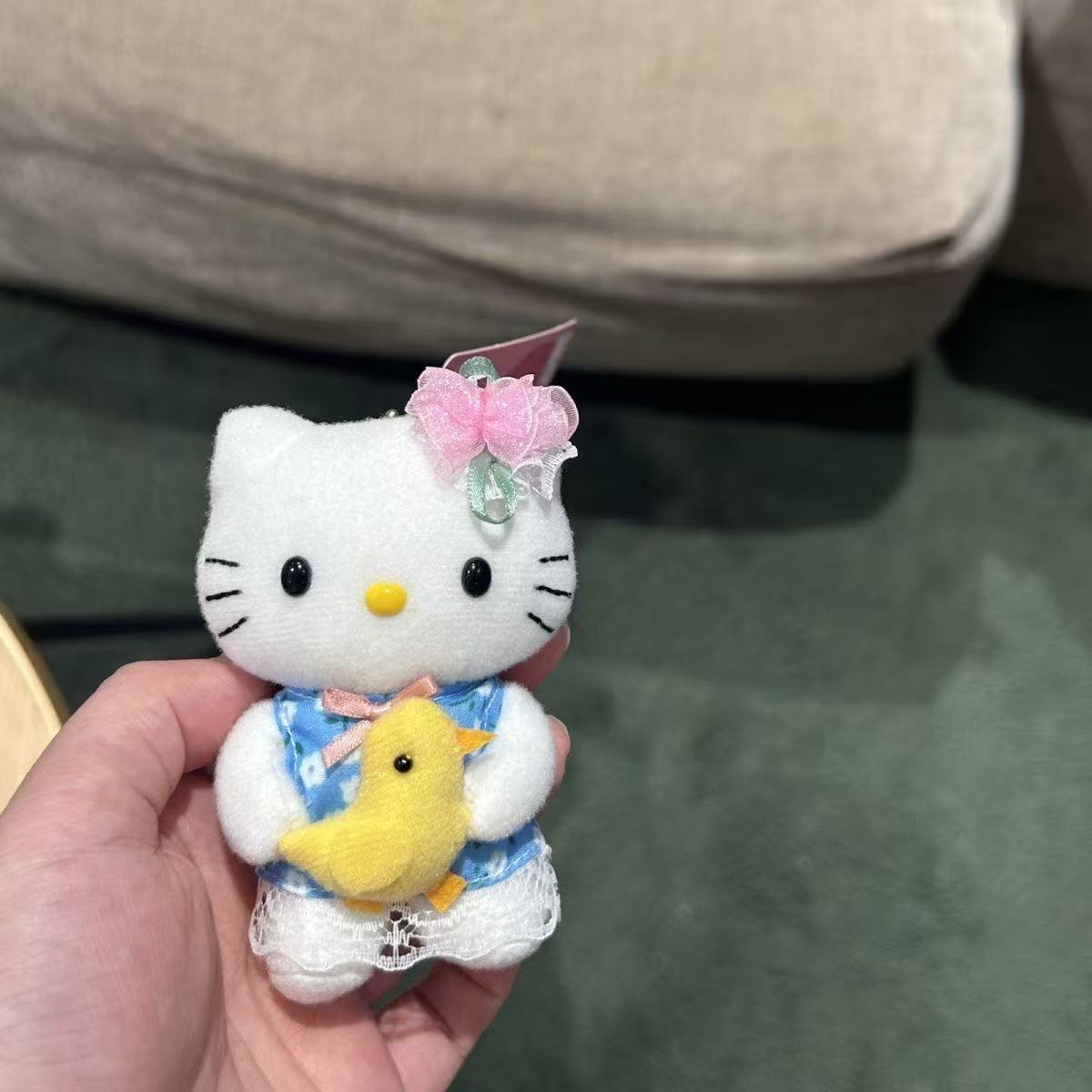Hello Kitty Hug Duck Floral Dr - огляд і ціна Good Floral & Wedding Decor Supply