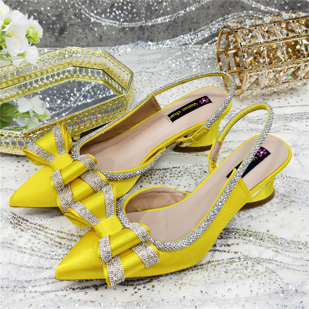 Elegant Yellow Satin Rhineston - огляд і ціна Wedding Packaging